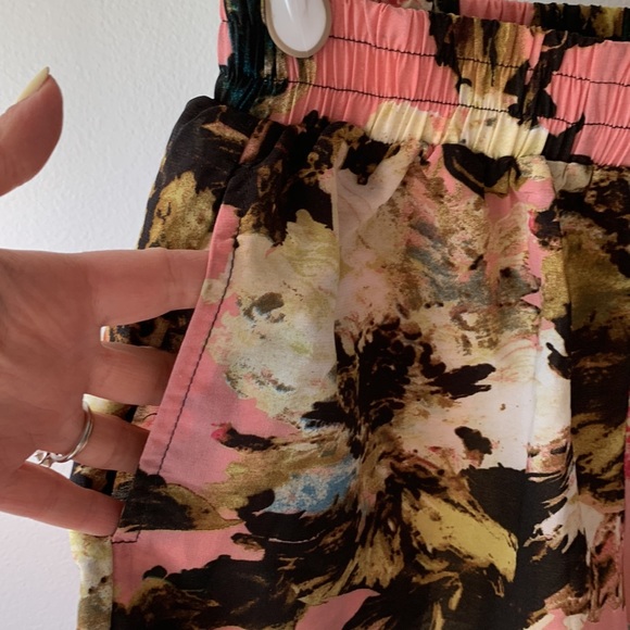 Mini shorts - Picture 4 of 5